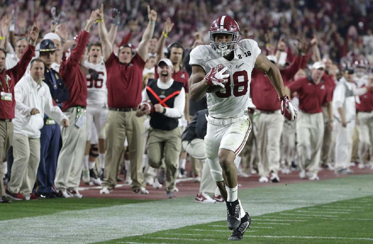 The COLLEGE FOOTBALL PLAYOFF Headline TSN's 16-Game Bowl Season Schedule, Kicking Off this ...