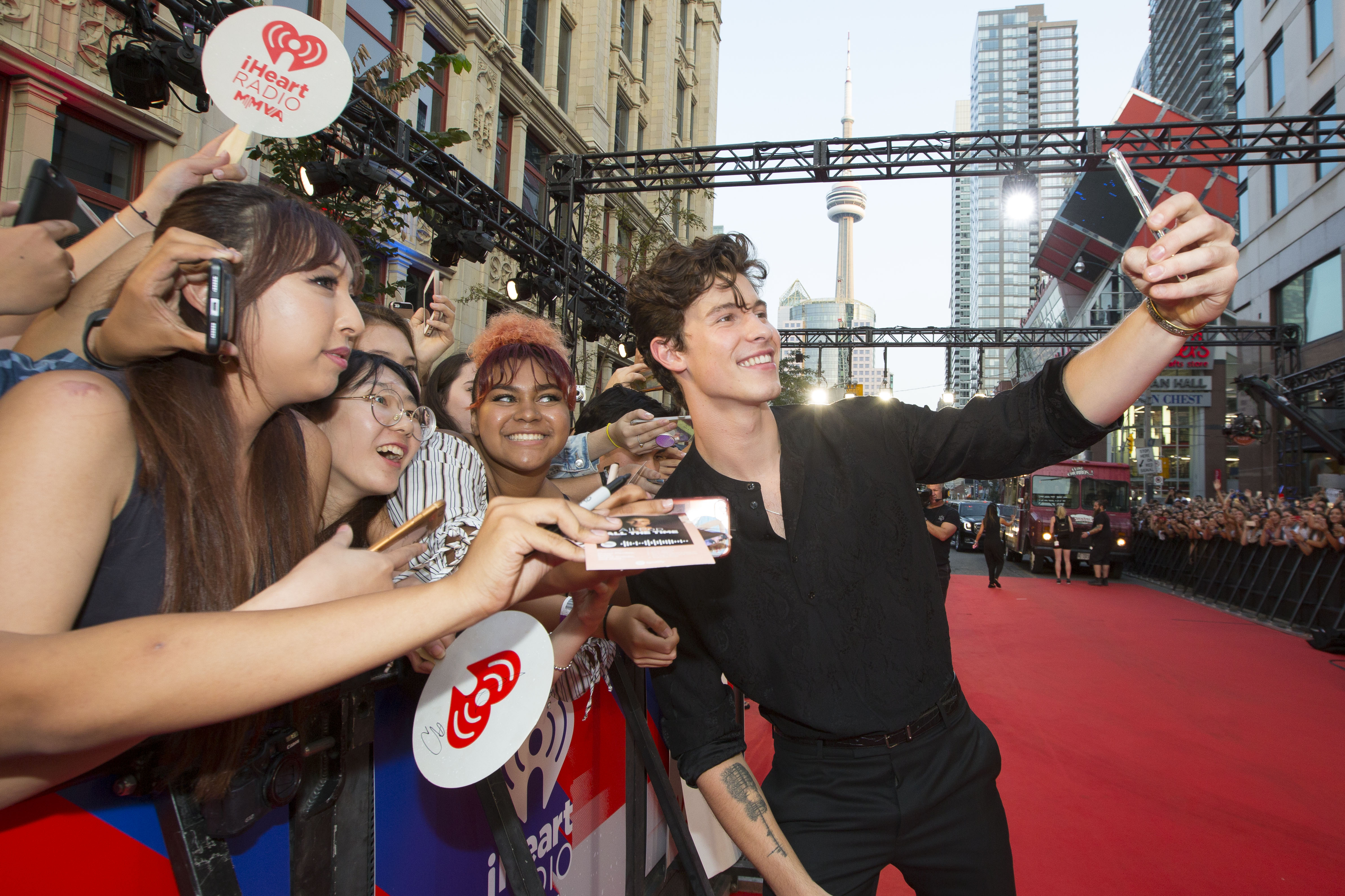 It’s in his Blood: Shawn Mendes Wins Big at THE 2018 IHEARTRADIO MMVAS ...